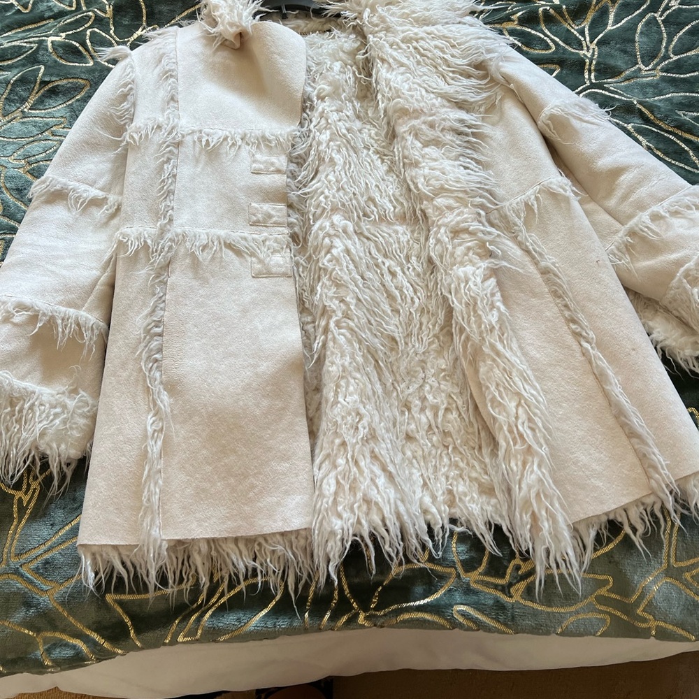 bebe White Faux Fur Trimmed Jacket